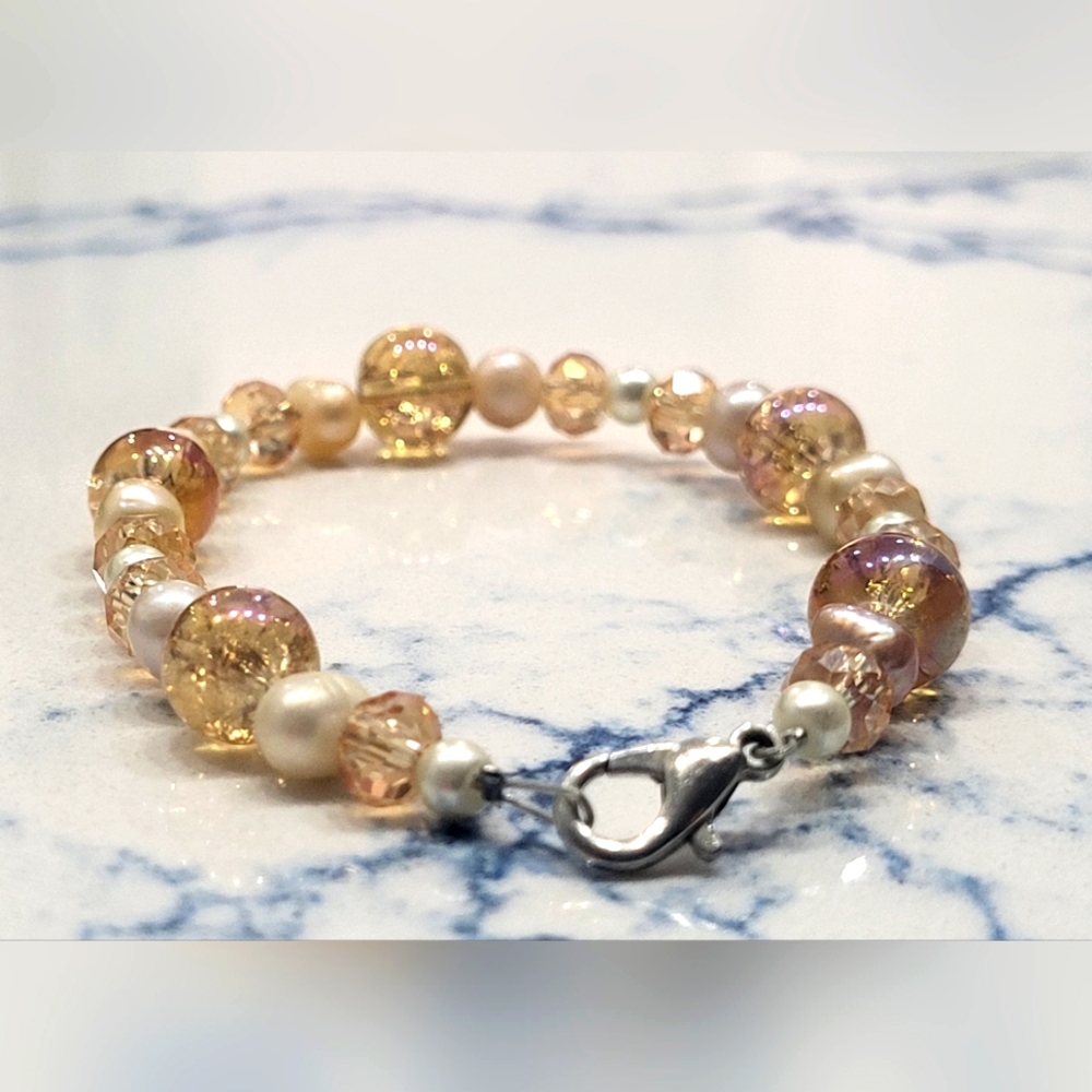 Quartz and pearl beaded bracelet